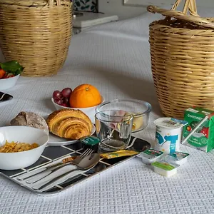 3* Гостевой дом Wallis Sao Bento